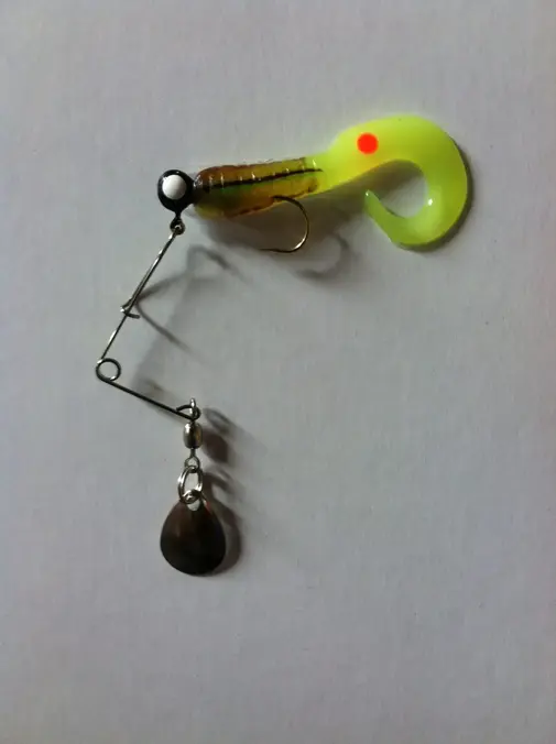 Betts Spin 1/16 Curls Chart Crawfish Glitter