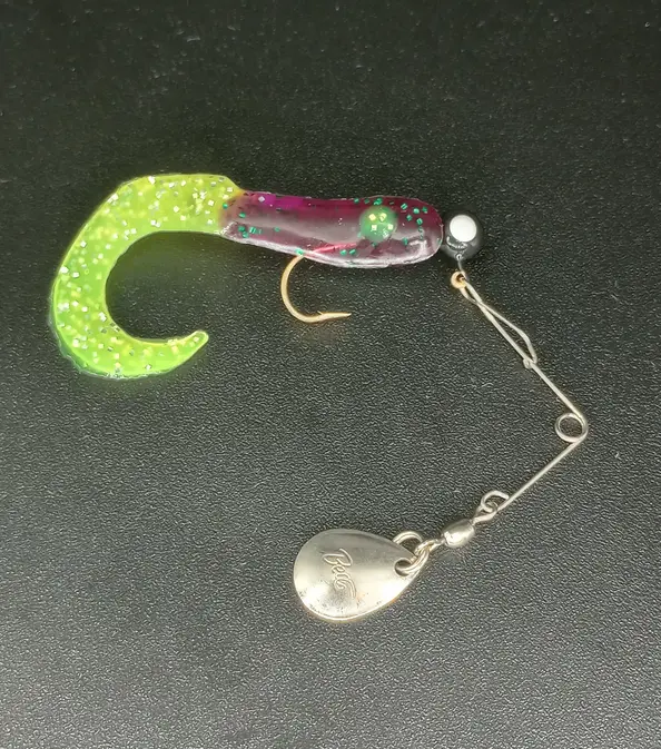 Betts Spin 1/16 Curls June Bug/Chart Tail