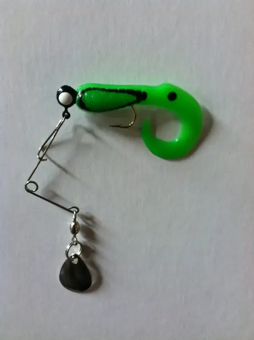 Betts Spin 1/16 Split Tail - Catalpa/Black